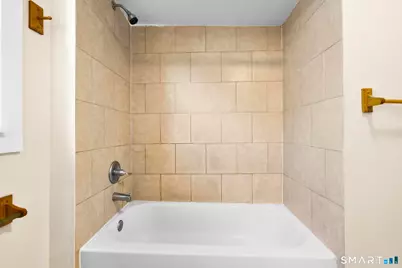 7 Ipswich Street, West Haven, CT 06516 - Photo 11