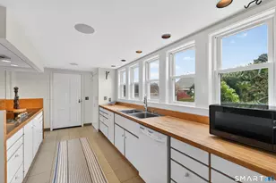 39 Vineyard Pl, Guilford, CT 06437 - Photo 13