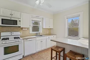 29 Waterbury Ave, Stamford, CT 06902 - Photo 11