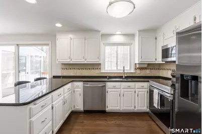 7 Hadley Drive, Avon, CT 06001 - Photo 9