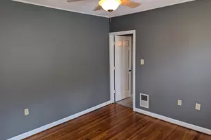 37 Elm St, East Haven, CT 06512 - Photo 17