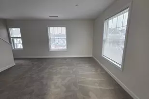 31 Fairgate Dr, Stamford, CT 06902 - Photo 3