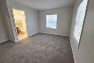 31 Fairgate Dr, Stamford, CT 06902 - Photo 9