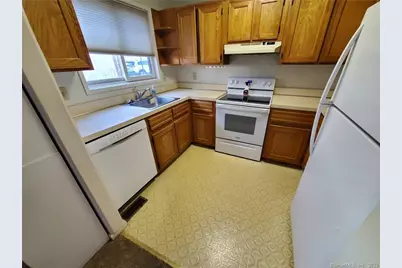 27 Crows Nest Lane #6D, Danbury, CT 06810 - Photo 3