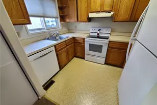 27 Crows Nest Ln, Danbury, CT 06810 - Photo 3