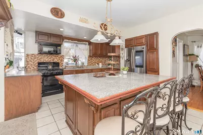 578 Beechmont Avenue, Bridgeport, CT 06606 - Photo 9