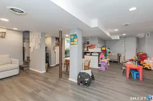 578 Beechmont Ave, Bridgeport, CT 06606 - Photo 35