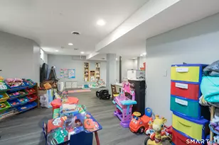 578 Beechmont Ave, Bridgeport, CT 06606 - Photo 33