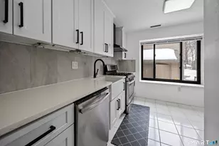 32 Farmington Chase Crescent, Farmington, CT 06032 - Photo 9