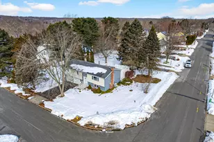 8 Lapstrake Ct, Groton, CT 06355 - Photo 3