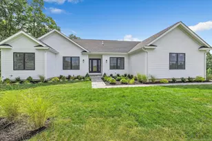 3 Hunting Rdg Rd, Middlebury, CT 06762 - Photo 1