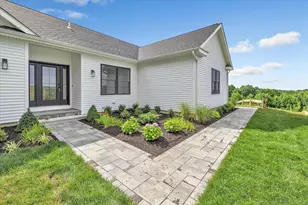 3 Hunting Rdg Rd, Middlebury, CT 06762 - Photo 3