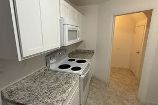 1 Farnsworth St, New London, CT 06320 - Photo 5