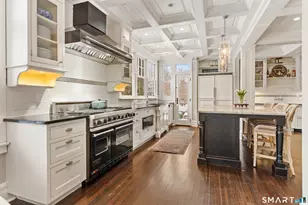 242 Ocean Dr W, Stamford, CT 06902 - Photo 9