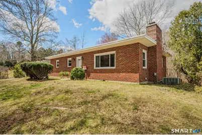 448 Mohegan Avenue Parkway, Waterford, CT 06375 - Photo 1