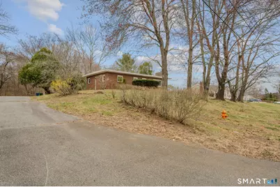 448 Mohegan Avenue Parkway, Waterford, CT 06375 - Photo 3