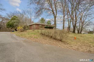 448 Mohegan Ave Pkwy, Waterford, CT 06375 - Photo 3