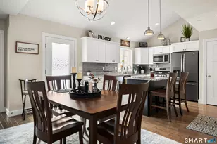 109 Old Village Cir, Windsor, CT 06095 - Photo 5