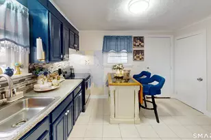 14 Sequin St, Hartford, CT 06106 - Photo 5