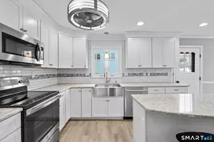 30 Kinlock St, Milford, CT 06460 - Photo 15