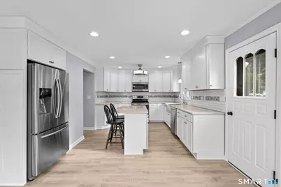 30 Kinlock Street, Milford, CT 06460 - Photo 11