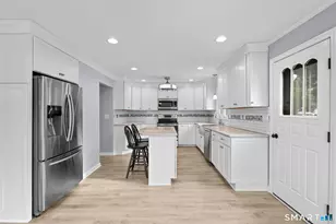 30 Kinlock St, Milford, CT 06460 - Photo 11