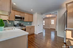 135 London Dr, Hamden, CT 06517 - Photo 11