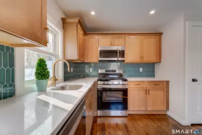 135 London Drive, Hamden, CT 06517 - Photo 9