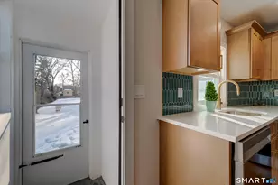 135 London Dr, Hamden, CT 06517 - Photo 7