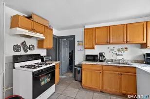 120 Bond St, Hartford, CT 06114 - Photo 13