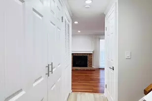 2 Highland Square, Avon, CT 06001 - Photo 5