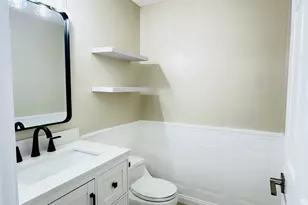 2 Highland Square, Avon, CT 06001 - Photo 17