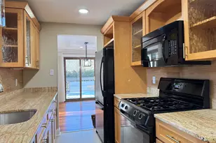 2 Highland Square, Avon, CT 06001 - Photo 7