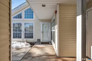 44 Carriage Crossing Ln, Middletown, CT 06457 - Photo 3