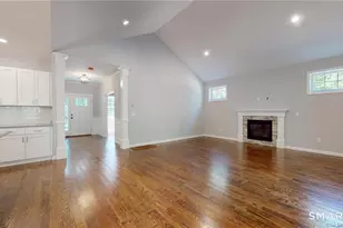 15 Bridge Ln, Enfield, CT 06082 - Photo 9