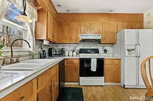 97 Greenbrier Rd, Trumbull, CT 06611 - Photo 15