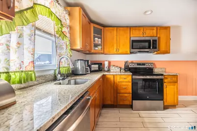 46 Oakleaf Street, Bridgeport, CT 06606 - Photo 5