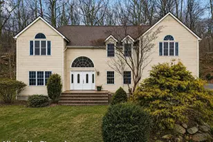 123A Peaceable St, Redding, CT 06896 - Photo 1
