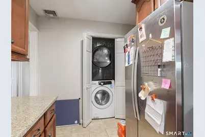 170 Marilyn Drive, Bridgeport, CT 06606 - Photo 17