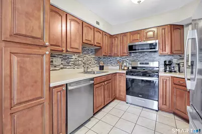 82 Country Walk, Shelton, CT 06484 - Photo 9