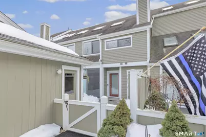 82 Country Walk, Shelton, CT 06484 - Photo 3