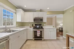 40 Oenoke Pl, Stamford, CT 06907 - Photo 9