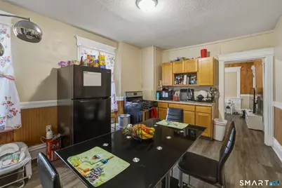 370 Maple Avenue, Hartford, CT 06114 - Photo 17