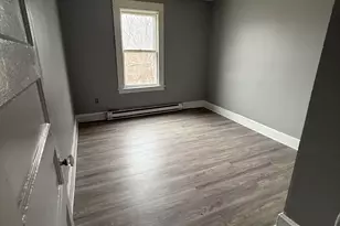 28 Hill St, Waterbury, CT 06704 - Photo 3