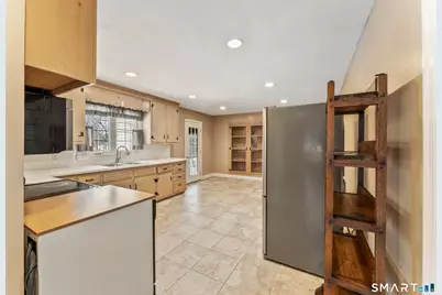 6 Crestwood Drive, Newtown, CT 06482 - Photo 7