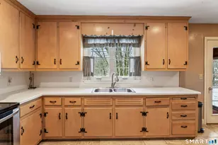 6 Crestwood Dr, Newtown, CT 06482 - Photo 5