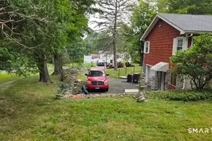 3 Frisbie St, New Fairfield, CT 06812 - Photo 9