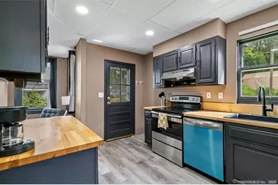 7 Swan Avenue, Norwich, CT 06360 - Photo 11