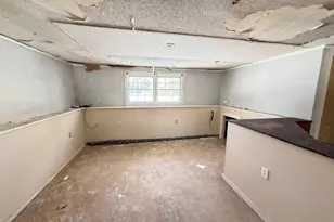 409 Boston St, Guilford, CT 06437 - Photo 25