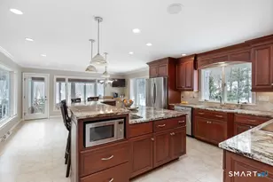 69 Forest Glen Dr, Woodbridge, CT 06525 - Photo 7